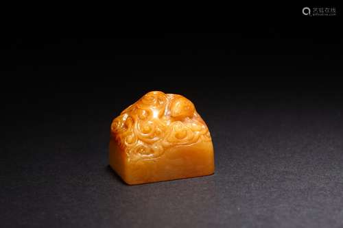 A CHINESE INSCRIBED 'MYTHICAL BEAST' TIANHUANG SEAL