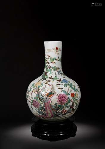 A CHINESE FAMILLE ROSE 'PHOENIX' GLOBULAR VASE