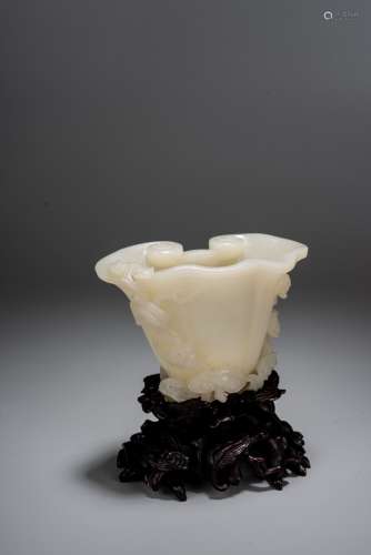 A WHITE JADE 'LINGZHI' CUP WITH STAND