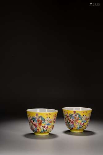 A PAIR OF CHINESE FAMILLE ROSE 'HUNDRED BOYS' CUPS