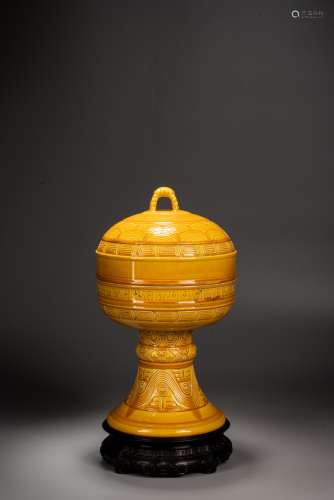 A CHINESE YELLOW GLAZED ALTAR VASE AND COVER