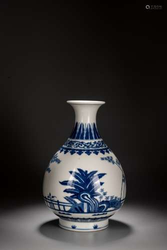 A CHINESE BLUE AND WHITE VASE