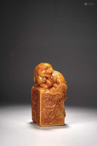 A SHOUSHAN SOAPSTONE CARVED 'MYTHICAL BEAST' SEAL