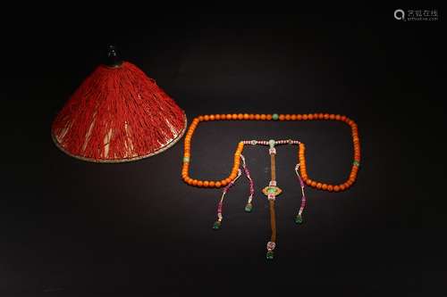 A CHINESE AMBER AND JADEITE COURT NECKLACE, CHAOZHU