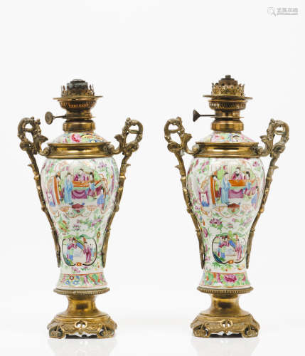A pair of pots adapted to lamps