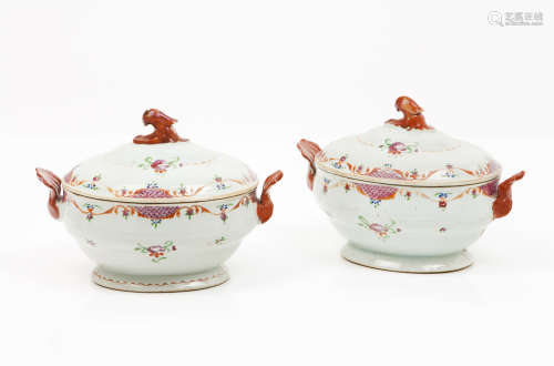 A pair of tureens with covers