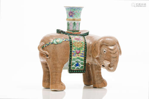 Na elephant candlestick