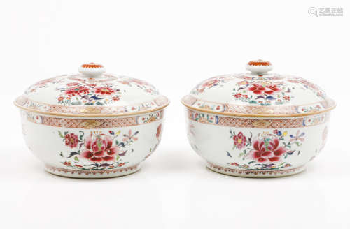 A pair of round tureens with covers