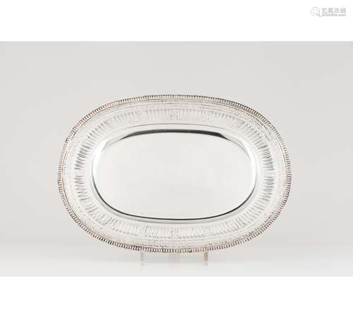 Na oval serving tray