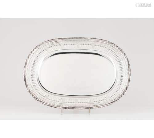 Na oval serving tray