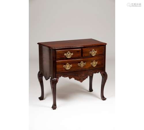 A small D.José / D.Maria chest of drawers