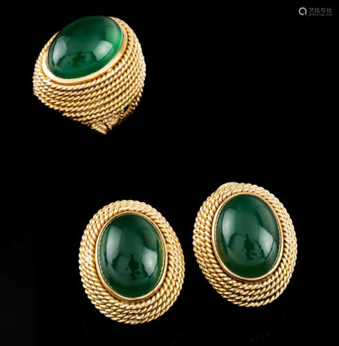 A ring and earrings set