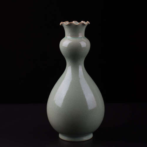 A Ru Kiln Azure Glaze Porcelain Garlic-head Bottle