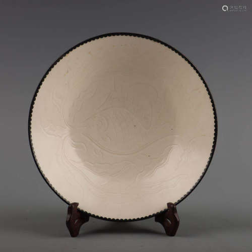A Ding Kiln Fish Pattern Carved Porcelain Plate