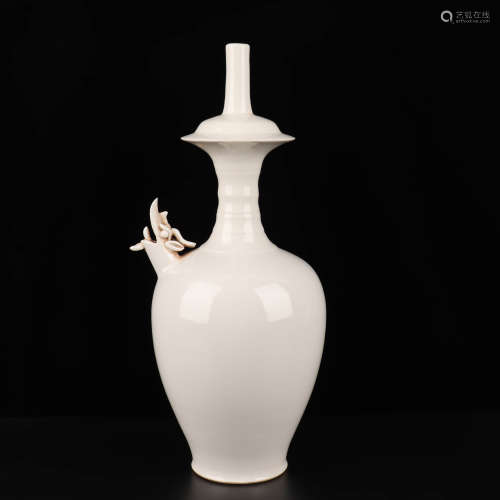 A Xing Kiln Porcelain Dragon Head Purifying Vase
