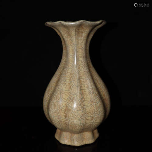 A Ge Kiln Porcelain Beaker Vase
