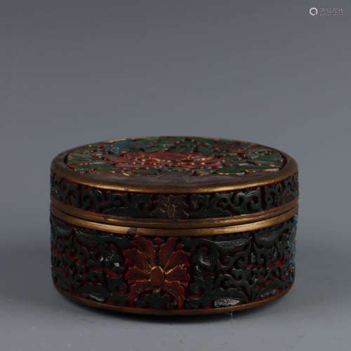 A Lacquerware Gilt Relief Colored Drawing Compact