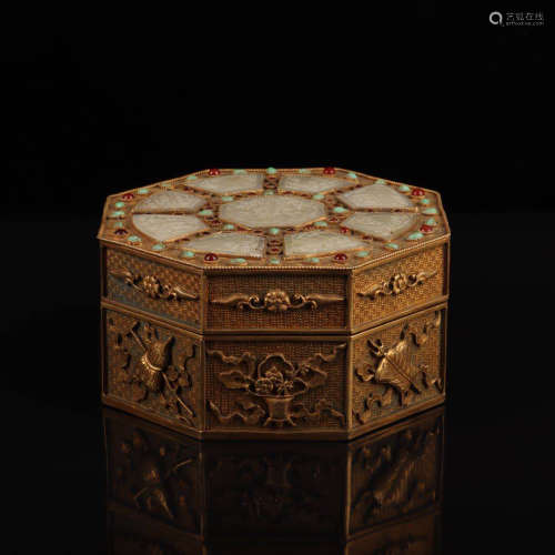 A  Gem Inlaid Kallaite Gild Bronze Box with Cover