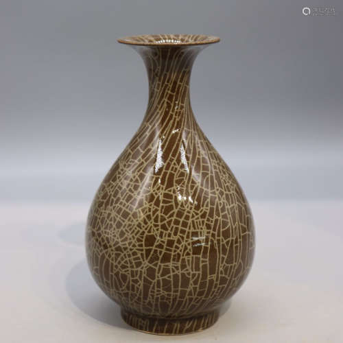 An Official Kiln Porcelain Vase