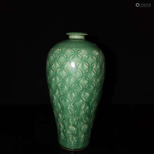 A Jizhou Kiln Chinese Coin Pattern Porcelain Plum Bottle