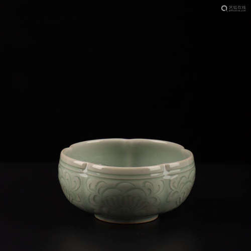 A Yaozhou Kiln Floral Carved Porcelain Bowl