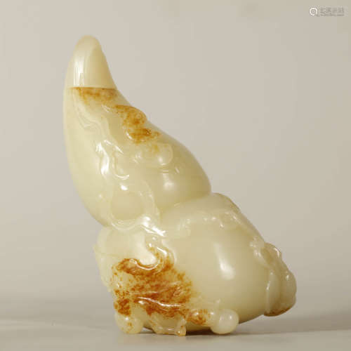 A Hetian Jade Carved Gourd-shaped Snuff Bottle