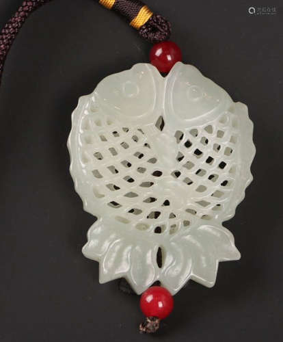 A HETIAN JADE CARVED FISH PATTERN PENDANT