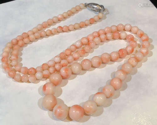 A CORAL CARVED BEADS STRING NECKLACE