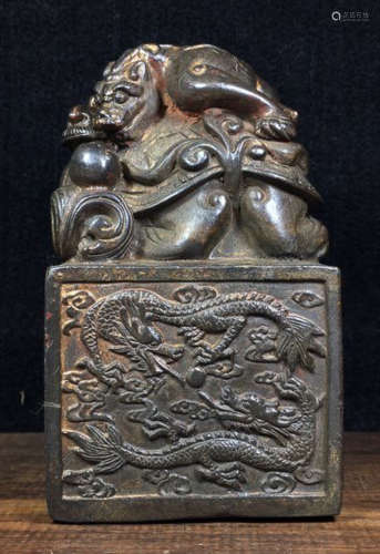 A COPPER CASTED DRAGON PATTERN SEAL