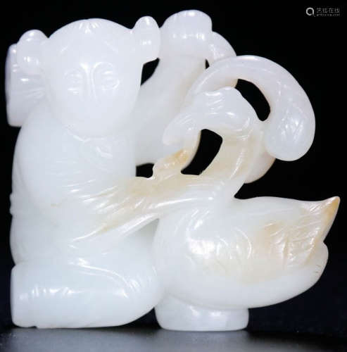 A HETIAN JADE CARVED CHILD&GOOSE SHAPE PENDANT