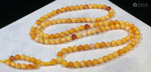 A BEESWAX CARVED BEADS STRING NECKLACE