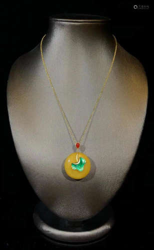 A SILVER&GOLD BEESWAX NECKLACE WITH CORAL