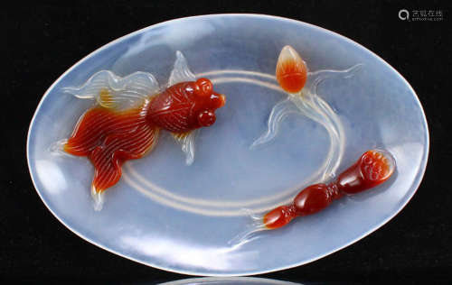 A BRAZIL AGATE CARVED FISH PATTERN PLATE