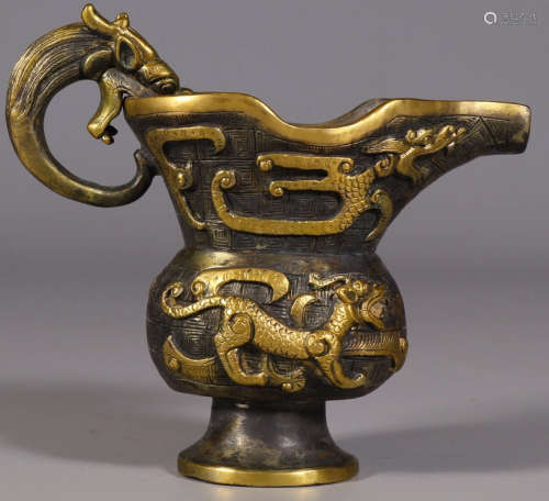 A GILT BRONZE CASTED DRAGON PATTERN JUE CUP