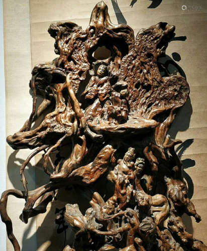 A WOOD ORNAMENT CARVED WITH FIGURE