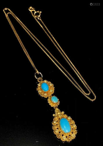 A 18K GOLD TURQUOISE PENDANT