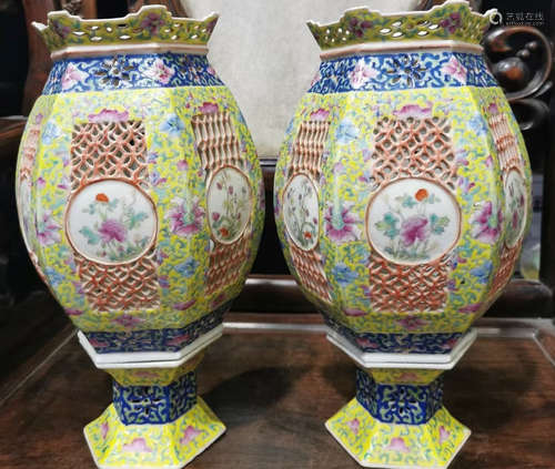 PAIR OF FAMILLE ROSE GLAZE LAMPS