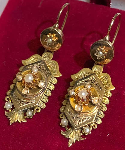 PAIR FO 18K GOLD AND PEARL EARRINGS