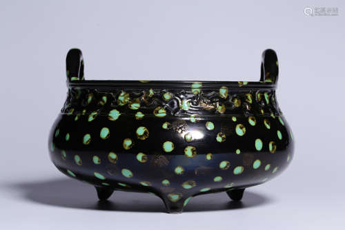 BLACK GLAZED AND GREEN PATTERNED TRIPOD CENSER WITH HANDLES