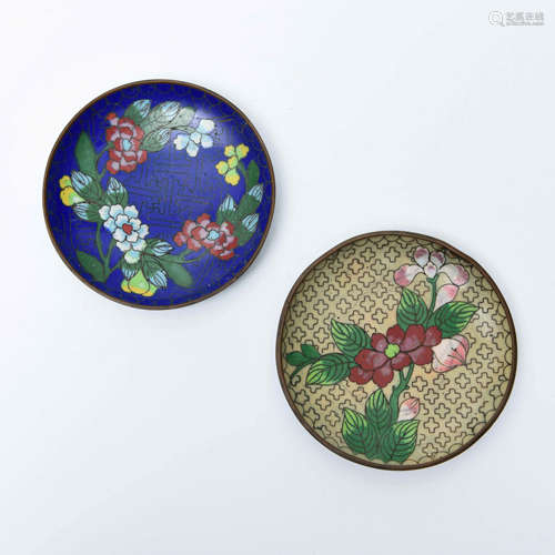 A PAIR OF CLOISONNE FLORAL SAUCERS