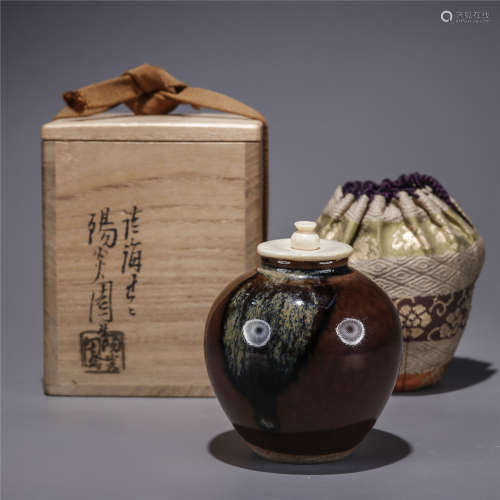 褐釉茶入（原装盖、布包和木盒）