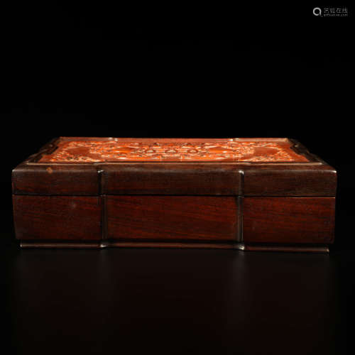 A BOXWOOD INLAID LOBULAR RED SANDALWOOD BATS BOX WITH COVER
