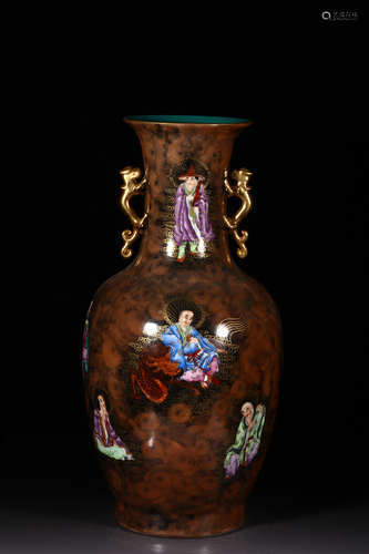 WOOD GRAIN GLAZED FAMILLE ROSE 'ARHAT' VASE WITH GILT HANDLES