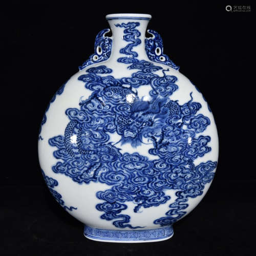 A BLUE AND WHITE DRAGON PORCELAIN DOUBLE EARS OBLATE VASE