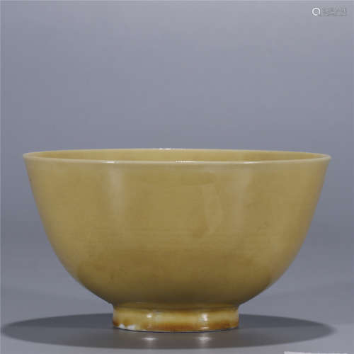 “大清雍正年制”款 黄釉碗