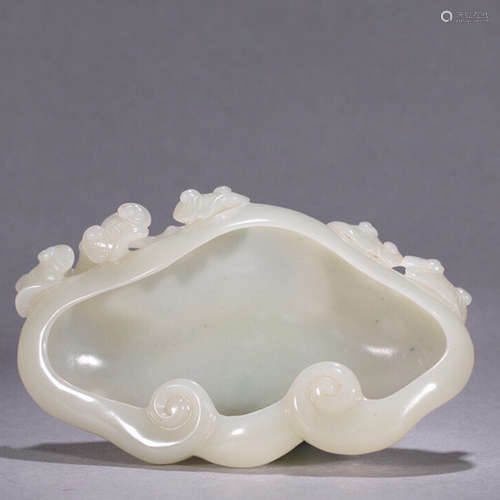 A CARVED WHITE JADE BRUSH WASHER