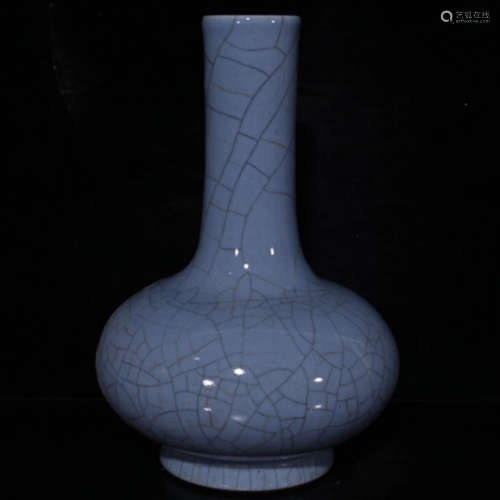 A GE KILN SKYBLUE GLAZE PORCELAIN VASE