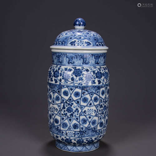 A BLUE AND WHITE FLORAL PORCELAIN JAR WITH COVER