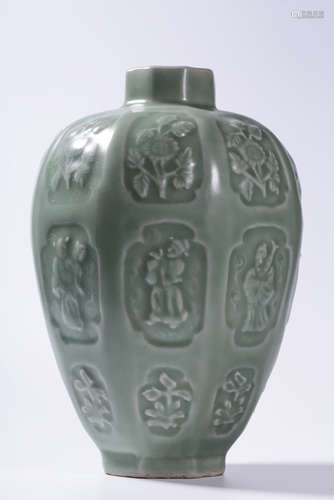 LONGQUAN WARE CELADON GLAZED 'EIGHT IMMORTALS' VASE