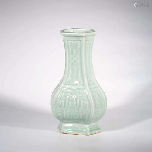 A PEA GREEN GLAZED DRAGON PORCELAIN VASE